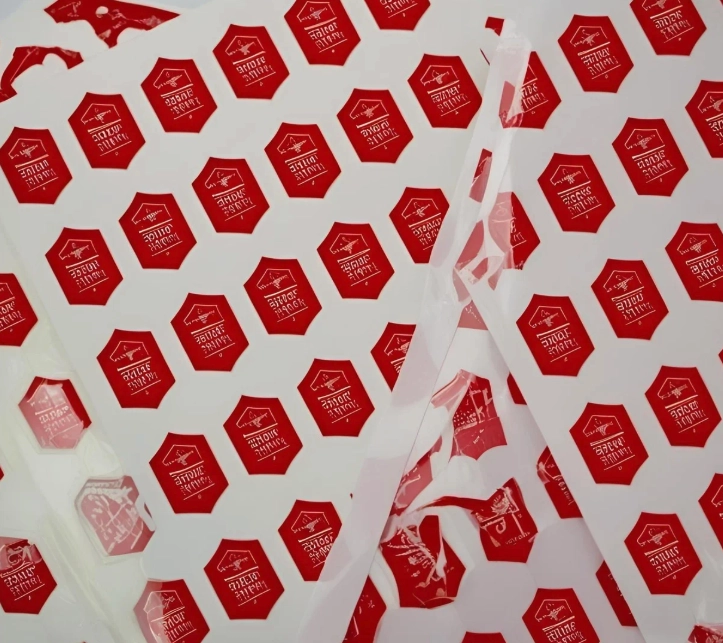 Découpe pochoirs autocollants